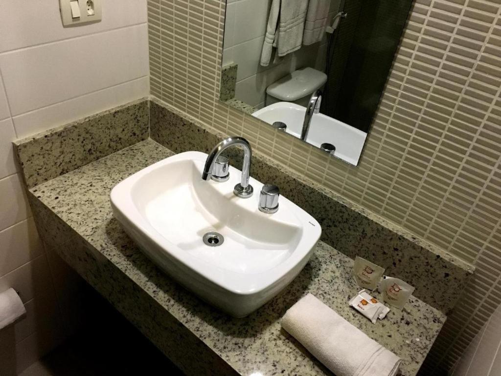 Hotel Lugus Сао Паоло Екстериор снимка
